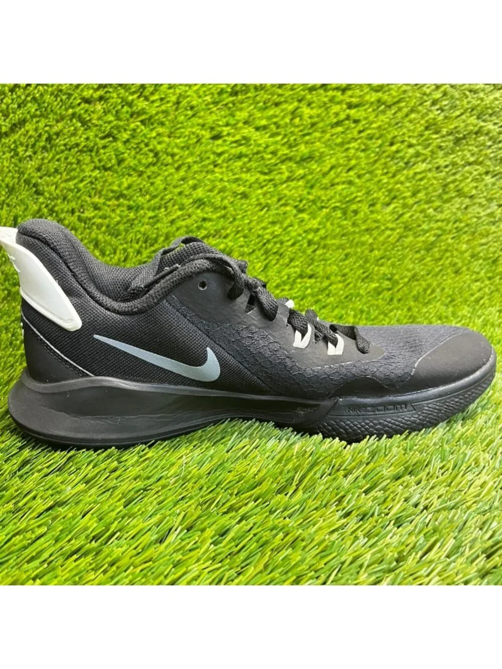 Nike Mamba Fury Mens Size 7.5 Black White Athletic Basketball Shoes Sneakers
